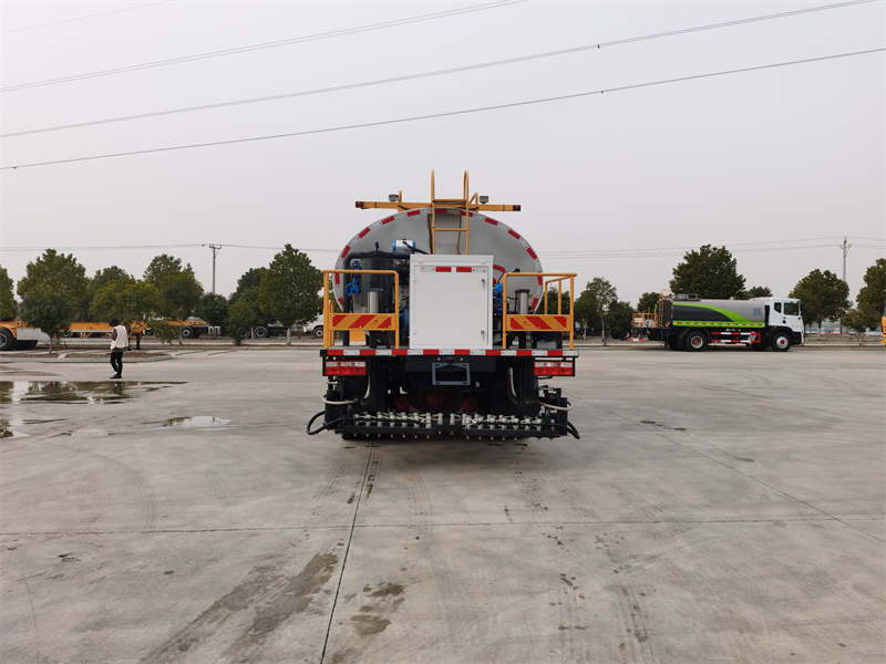 東風(fēng)多利卡9方智能型瀝青灑布車(chē)圖片5