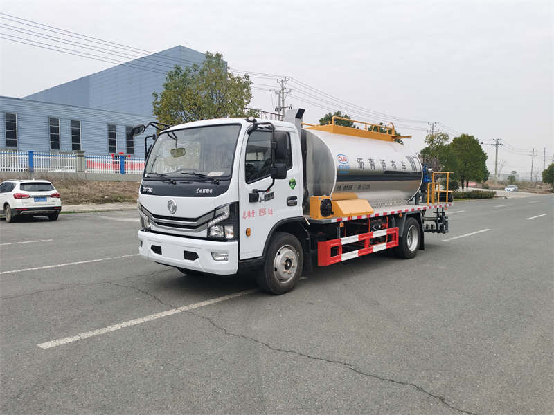東風(fēng)大多利卡智能型瀝青灑布車(chē)圖片4